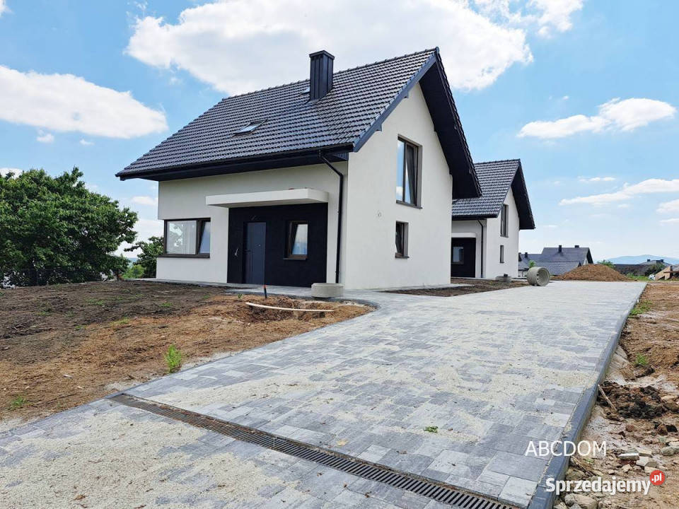 Urocze miejsce wolnostojący dom 5 pokoiogród dachówka Gorzków