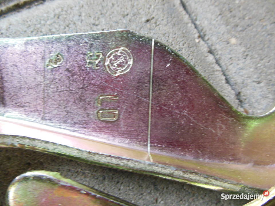 ZAWIAS PRAWY POKRYWY SILNIKA DO FIATA SIENA Kozy