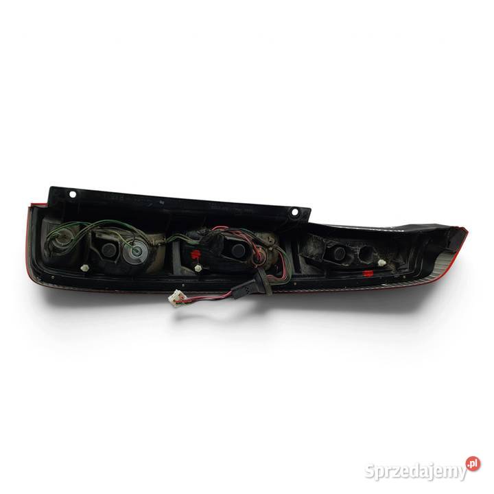 LAMPA PRAWA Nissan XTrail T30 20002007 tylna Lampy tylne sprzedam