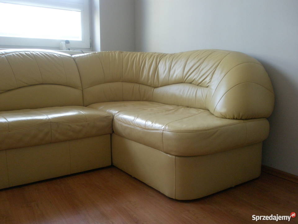 Jasnozolta skorzana sofa z pojemnikiem na poscie