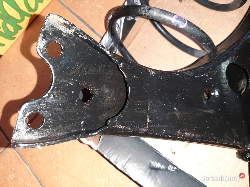 Toyota Avensis T25 wahacze prawy lewy sprężyna