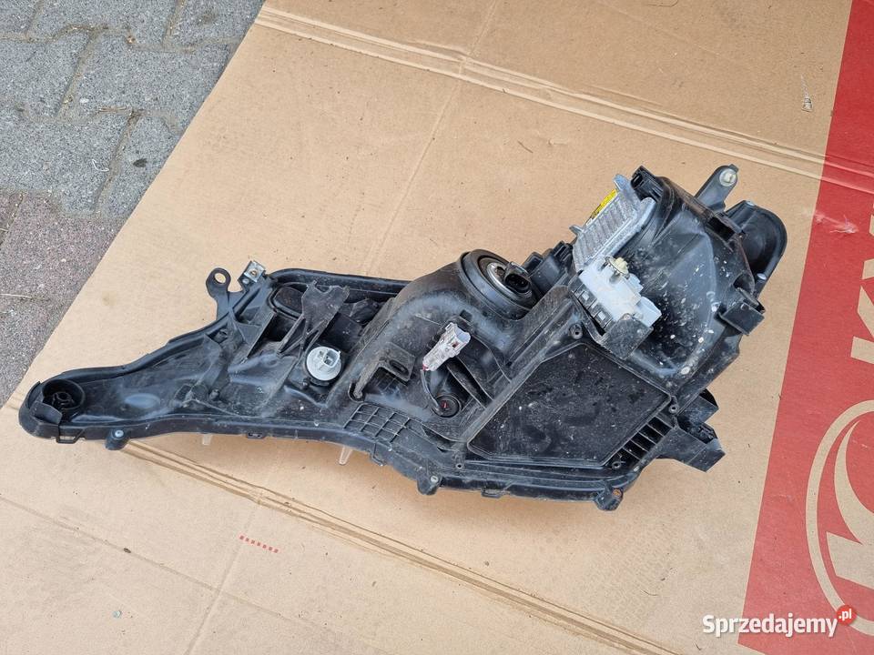 LAMPA PRAWA PRZEDNIA PRZÓD XENON TOYOTA RAV4 IV