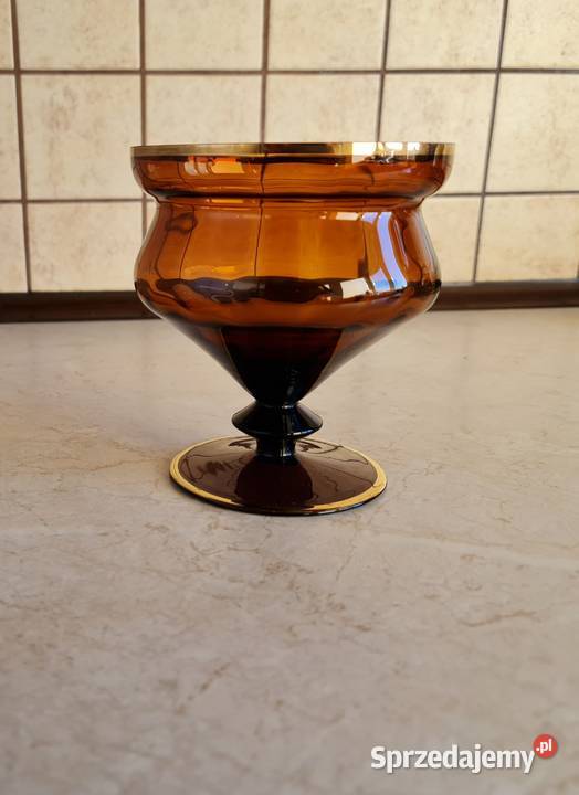 Szklany puchar w kolorze miodowym PRL