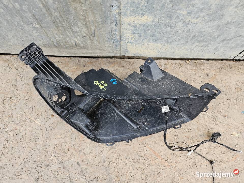 OPEL GRANDLAND X PUSZKA LAMPY PRAWA ZWYKŁA osobowe sprzedam