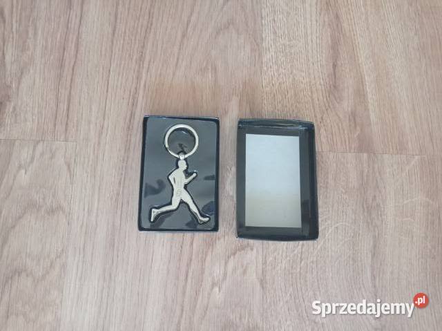 Brelok BIEGACZ metalowy prezent biegacza Sporty towarzyskie i rekreacja Chorzów
