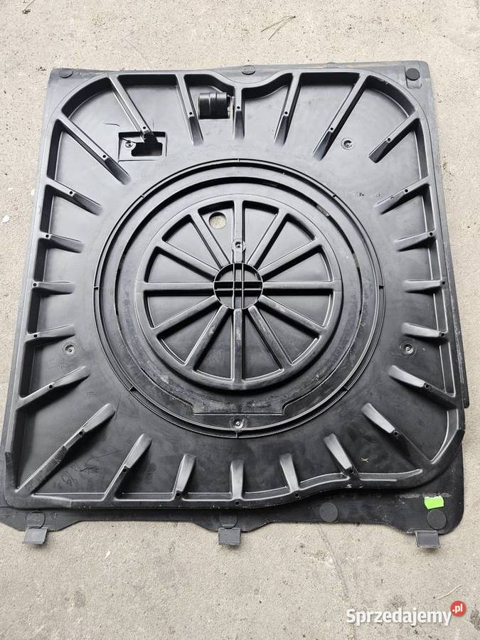Mercedes W124 podłoga plastikowa bagażnika Młynek