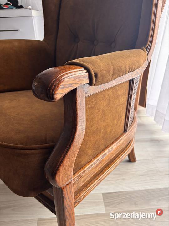 Sprzedam odrestaurowany fotel uszatek