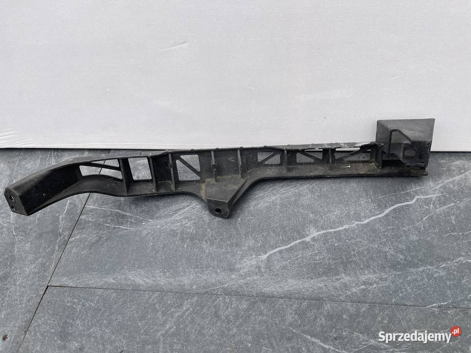 MAZDA 3 LEWY ŚLIZG POD LAMPĘ Lampy tylne Ostroróg sprzedam