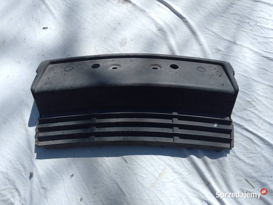 Listwa zderzaka kratka tablicy BMW 5 E34 listwy na zderzak Poniatowa