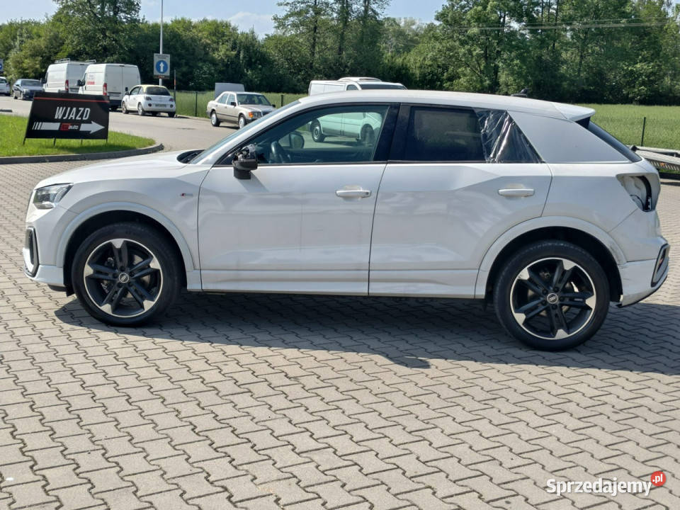 Audi Q2 35TFSI sline full ledy kamera cofania uszkodzony