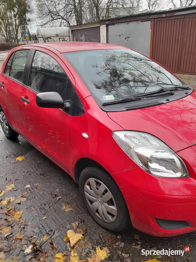 Sprzedam toyota yaris 2 poj 10 produkcji 2010 Yaris Warszawa sprzedam