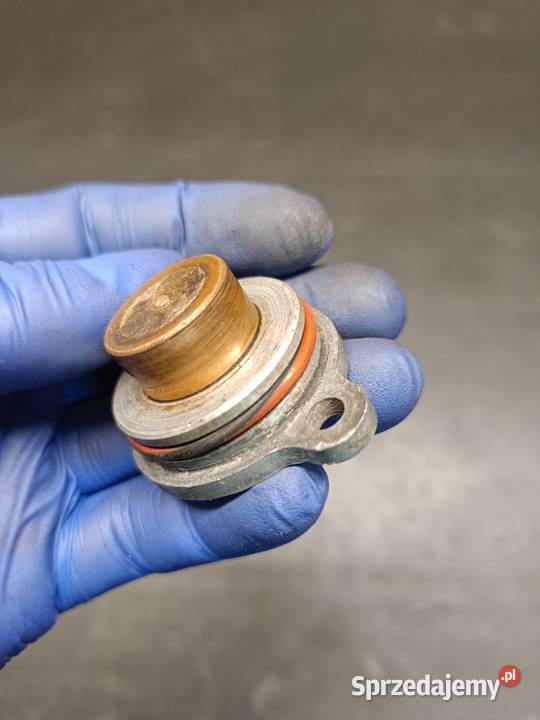 Dekielek zaworu prawy zaślepka athena cylinder Gołaczewy