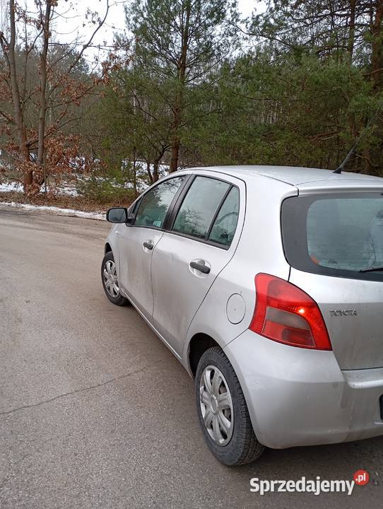 Yaris 220075drzwiprzegląd na do jazdy Drzewica