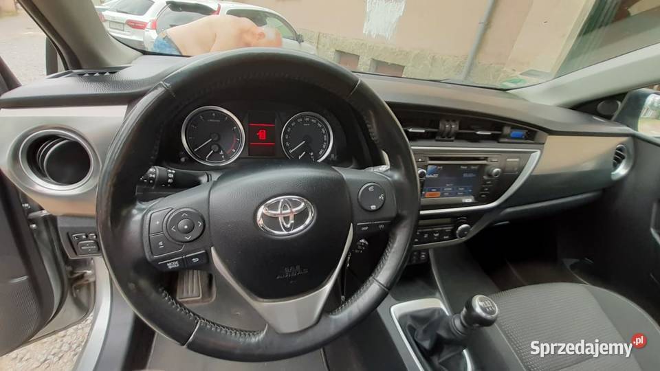 Toyota auris II bogate wyposażenie benzyna Pieszyce