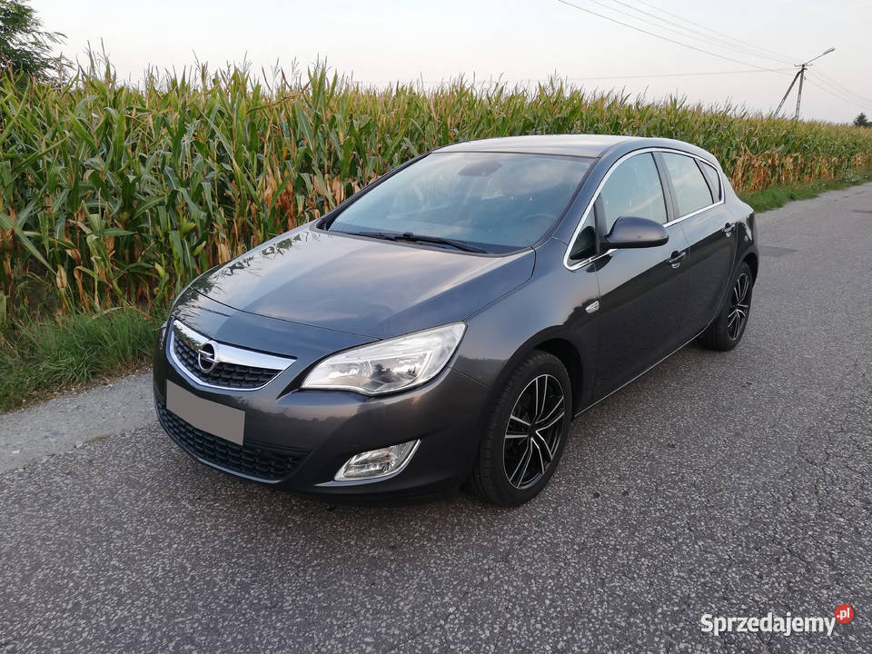 Opel Astra J 2011 14Benzyna Hak Zadbany światła przeciwmgielne Astra