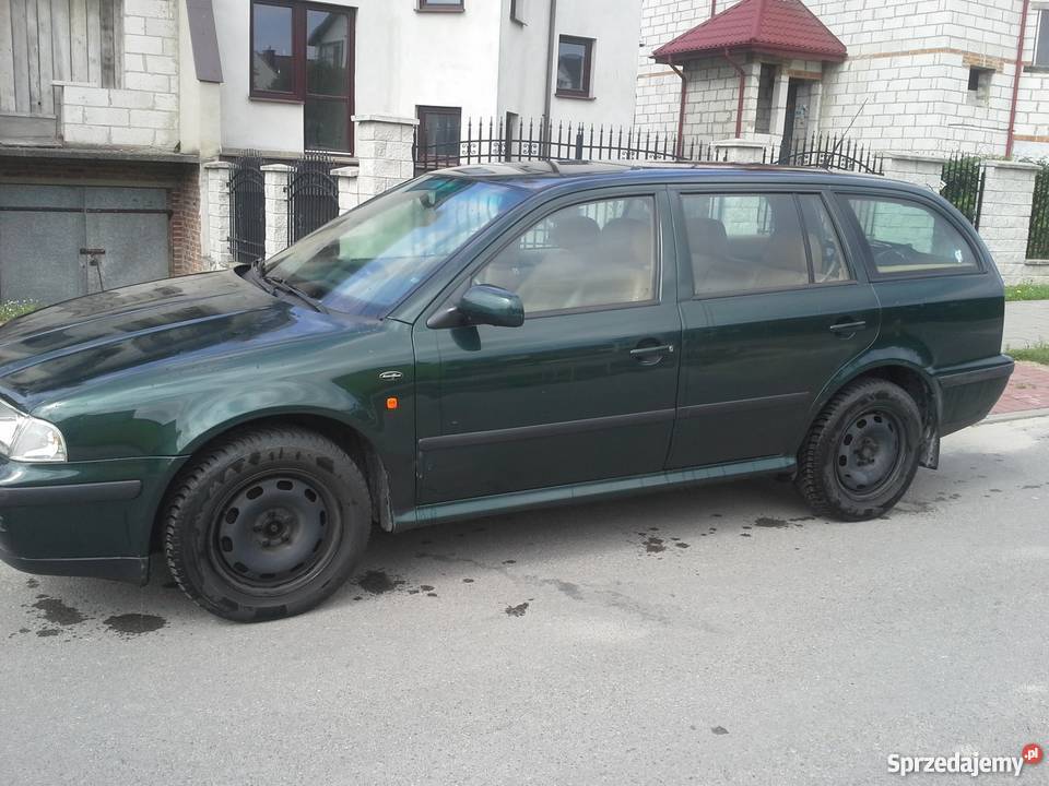 SKODA OCTAVIA 18T LAURINKLEMENT KOMBI LIFT osobowe Turka