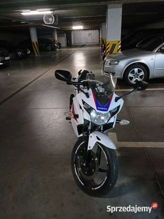 Piękna Honda CBR 125 Rok produkcji 2011 Motoryzacja