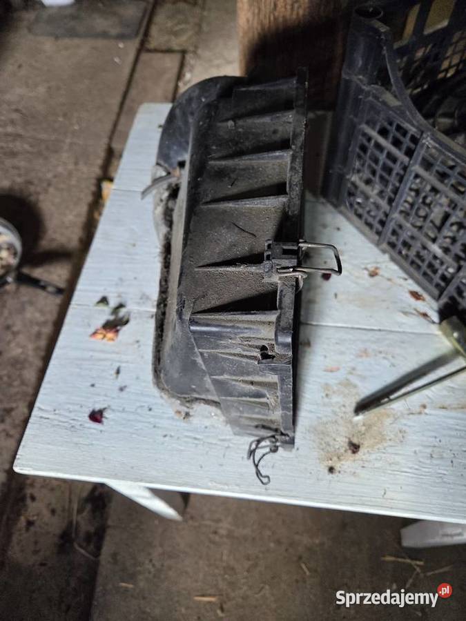 Audi 100 c3 5000 23 obudowa filtra powietrza Grudziądz