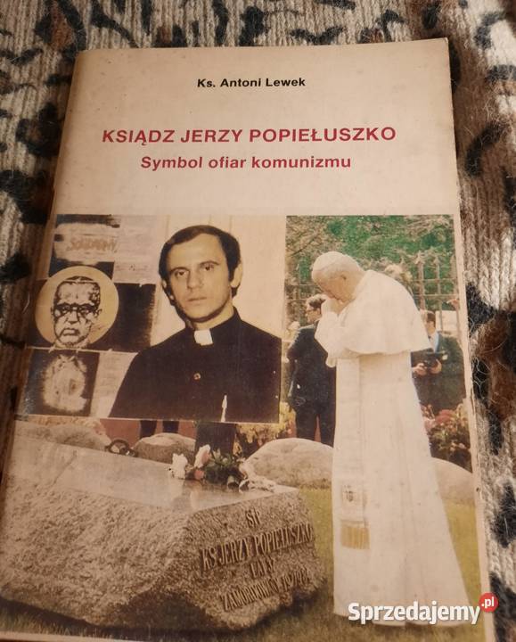 Książka,, Ksiadz Jerzy Popiełuszko symbol ofiar komunizmu ,,