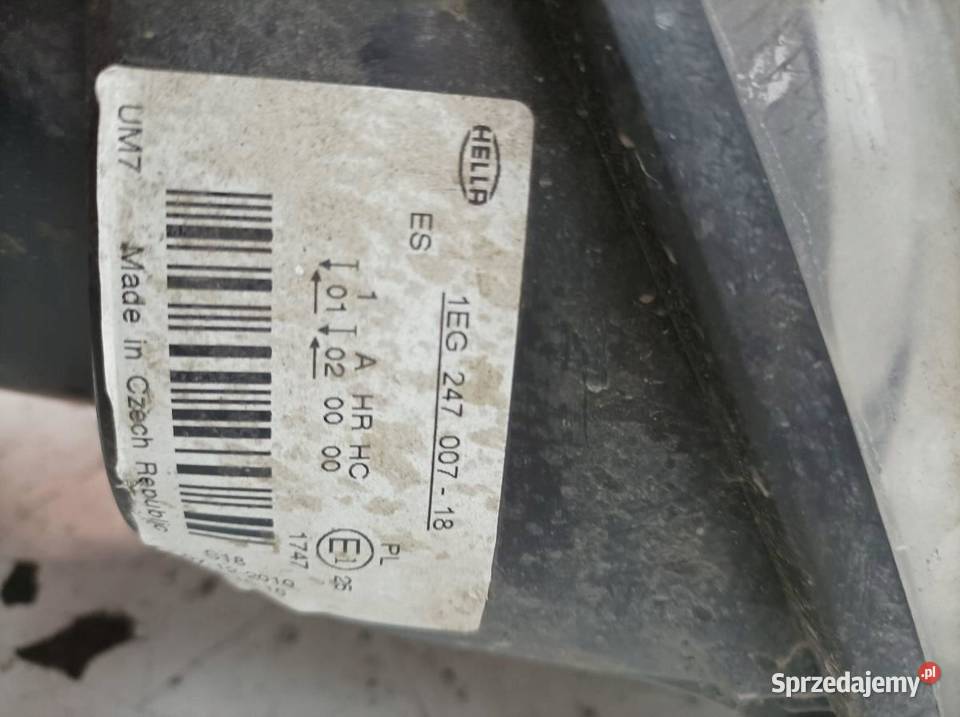 LAMPA PRZÓD PRAWA EU USZKODZONA 1EG24700718