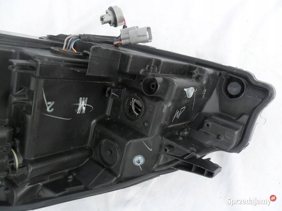 Toyota Yaris III 3 reflektor prawy przedni lampa Nowy Tomyśl