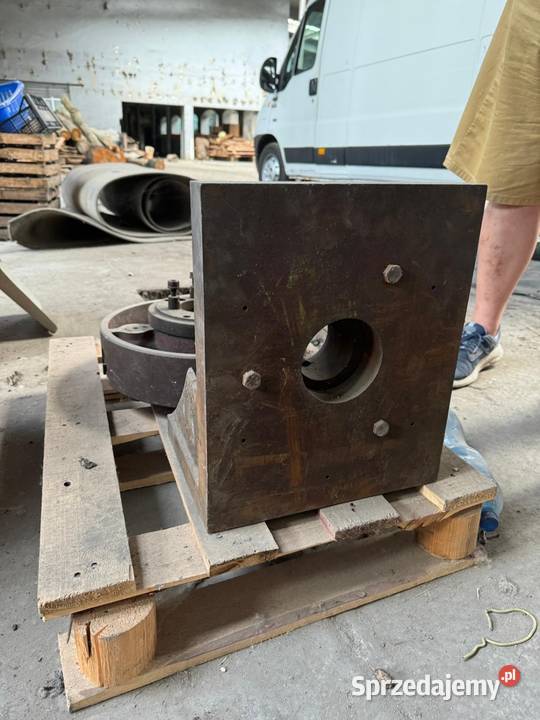 Uchwyt tokarski fi 250 3 szczęki na mocowaniu Narzędzia Bielawa