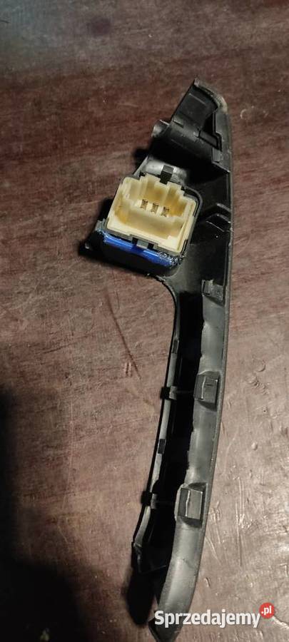 Golf 3 osłona z przełącznikiem szyb prawy przód Stalowa Wola