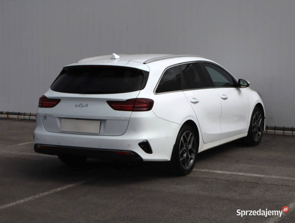 Kia Ceed 15 TGDI wielofunkcyjna kierownica