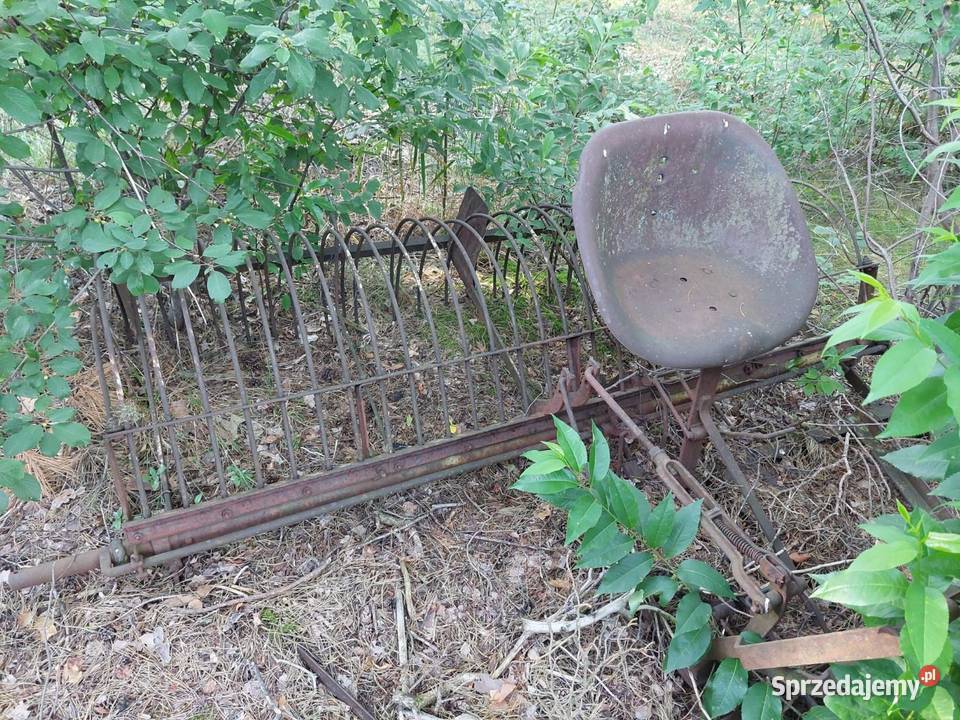 Stara zgrabiarka konna do siana zabytkowa mazowieckie Surowe