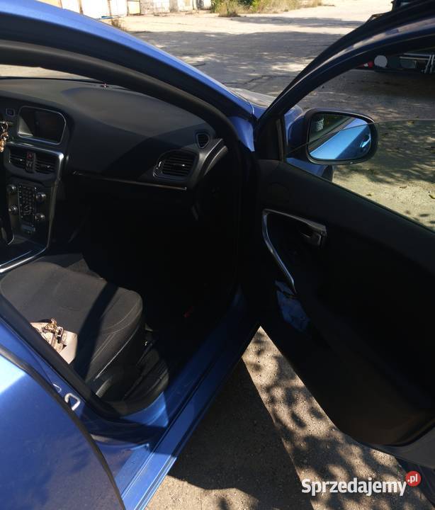 Volvo V40 II T2 wersja Momentum niski przebieg benzyna sprzedam