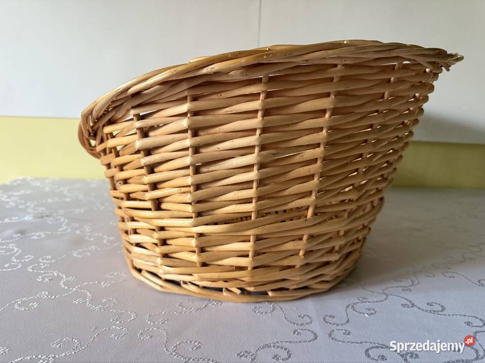 Wiklinowy kosz prezentowy na owoce legowisko