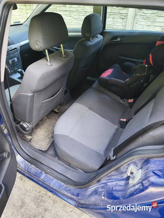Opel Astra niebieski Zmyślona Ligocka