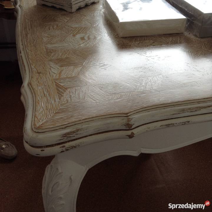 Piękny kredens w stylu prowansalskim