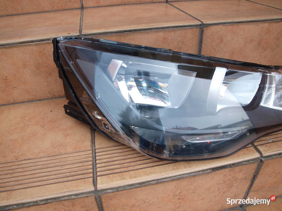 Audi A1 lampa prawa przód zwykła 2010 2014r Kalisz sprzedam