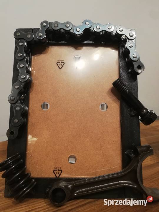 Ramka na zdjęcie z części samochodowych złomu Świerklaniec