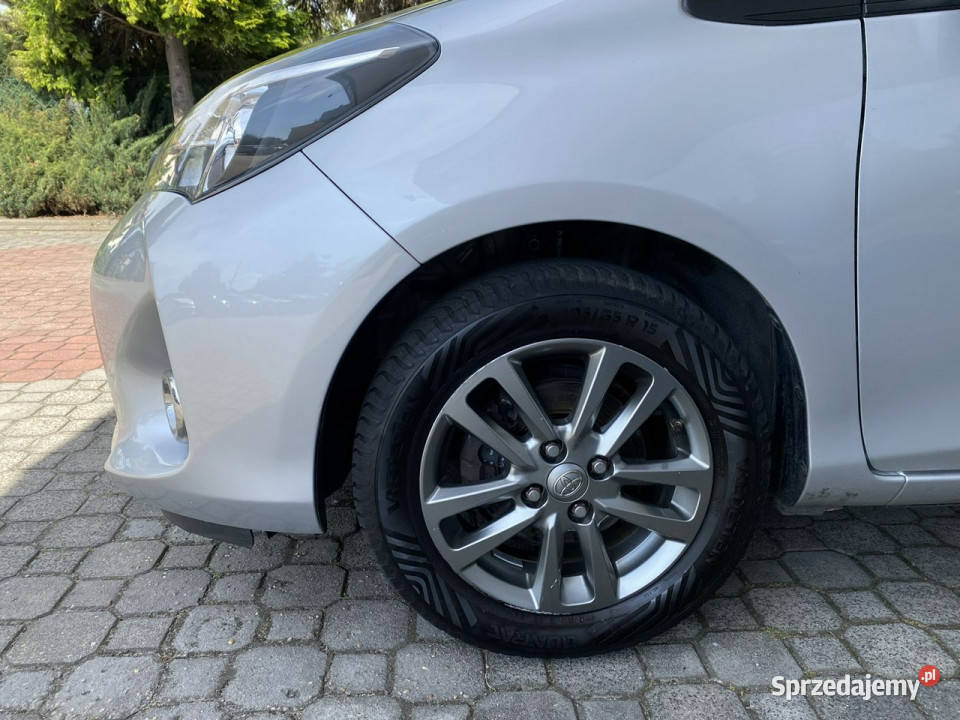 Toyota Yaris 13 99 KameraBluetooth Gwarancja III ABS Tarnowskie Góry sprzedam