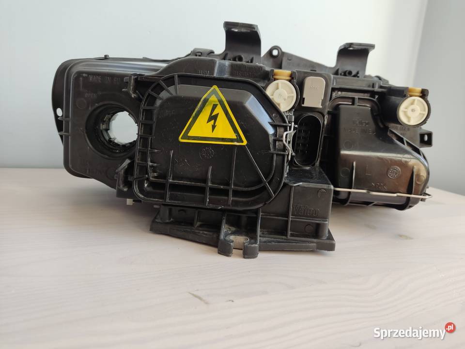 Reflektor lampa przednia ksenon Audi A4 B6 Głuchołazy sprzedam