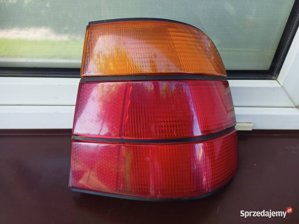 BMW E34 Touring kombi lampa tył tylna prawa Sieradz