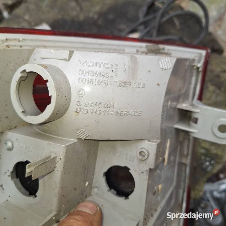 Lampa tył prawy tył octavia 3 kombi 5e9945096 prawe