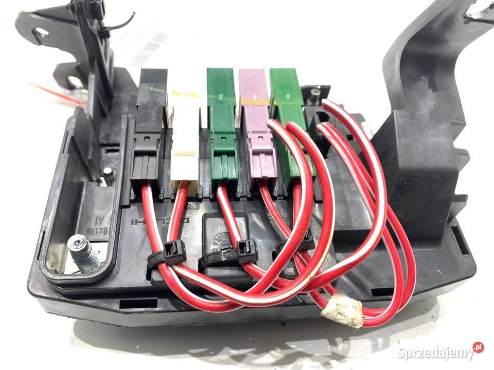 SKRZYNKA BEZPIECZNIKÓW MERCEDES GLE A1665409315