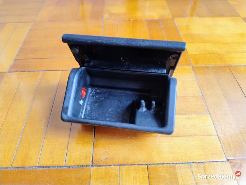 Audi 80 B3 B4 Popielniczka tył 893857405 Czarna Dębica