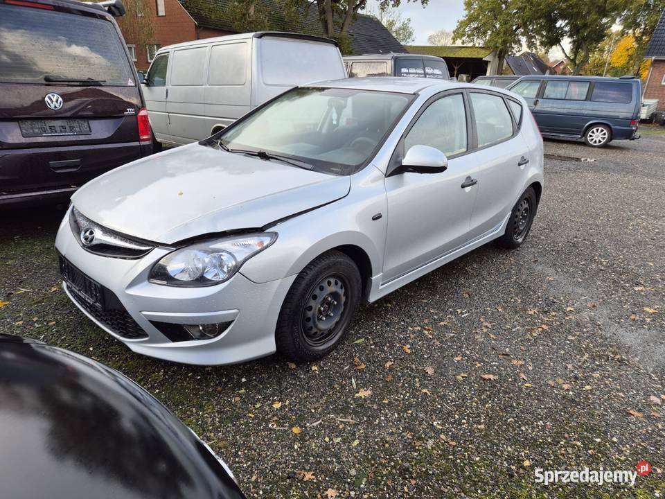 Hyundai i30 14 benzynka 150 srebrny