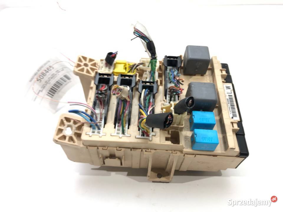 SKRZYNKA BEZPIECZNIKÓW LEXUS RX Kombi 0308 35 osobowe