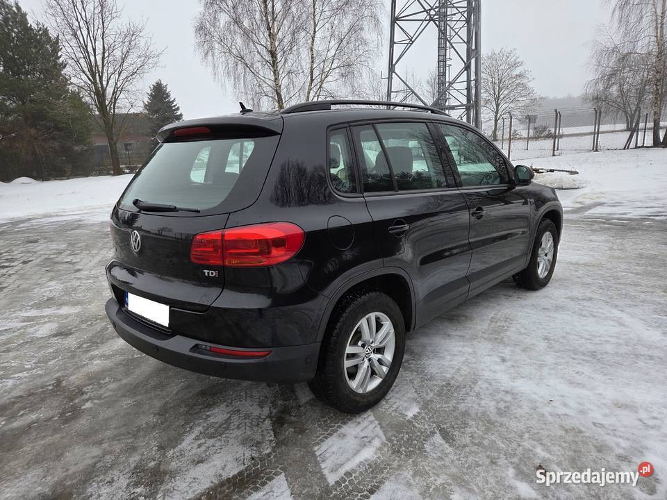 Volkswagen Tiguan 20tdi140sam parkuje Rokiciny