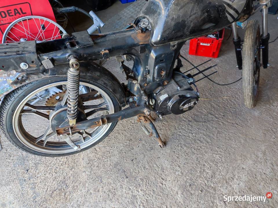 Rama z silnikiem motorower Tyniec nad Ślęzą
