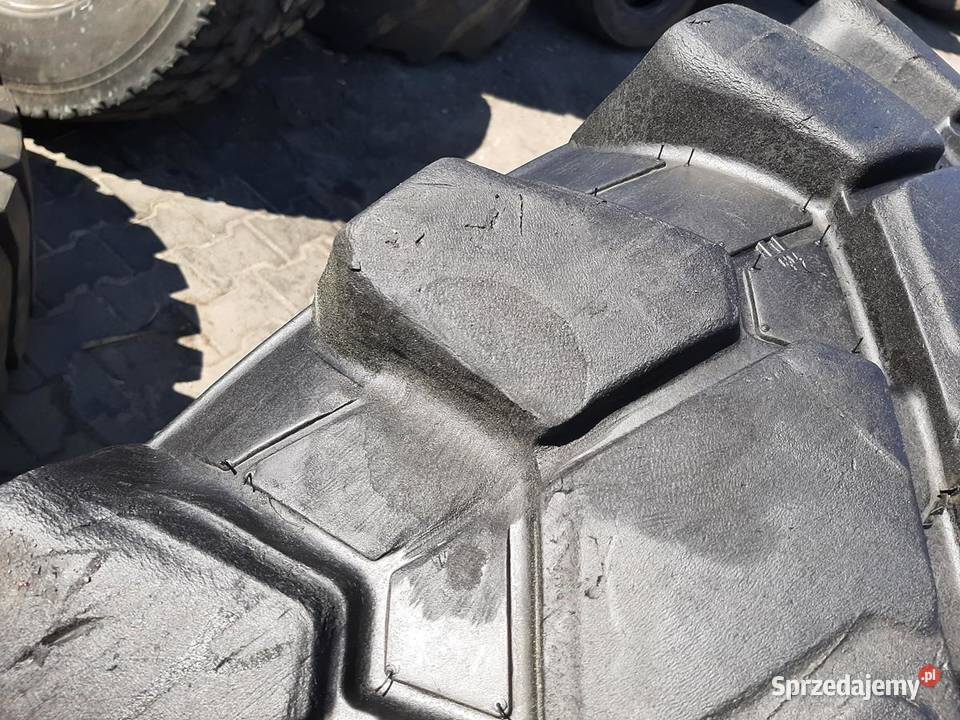 Opona używana 4607024 17524 46070R24 CAMSO 1200 Opony Zaścianki