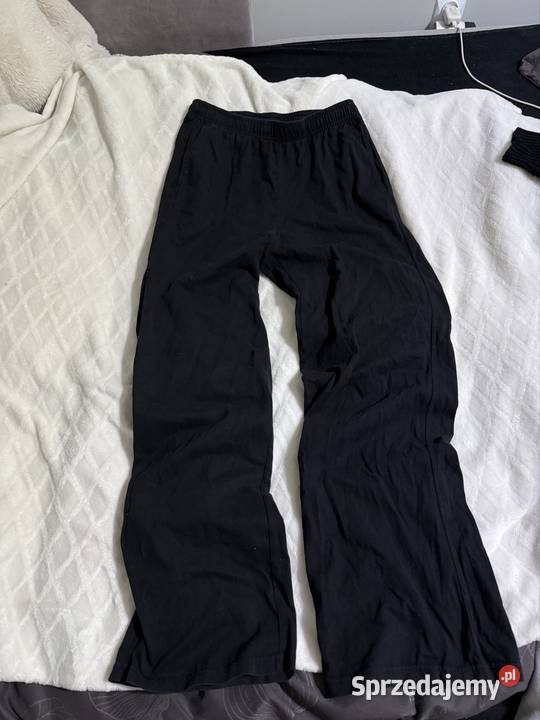 Dresy Bershka czarne szerokie z szeroką nogawką łódzkie Dębniak