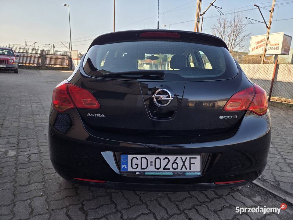 Opel Astra J 2010 benzyna 14 OC na 206000km