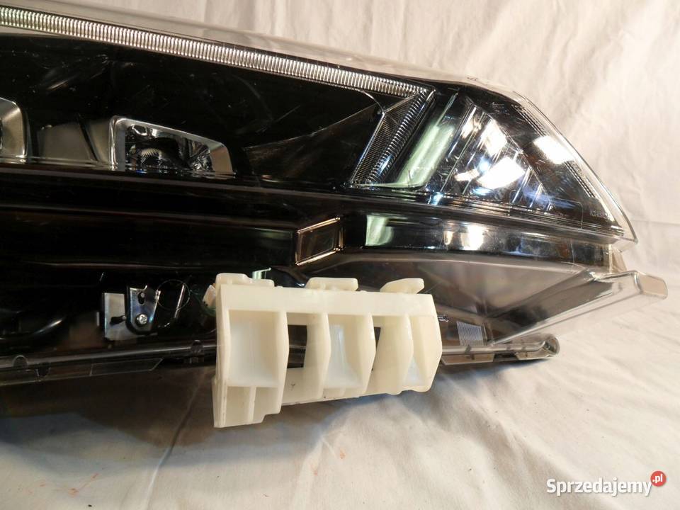 REFLEKTOR LAMPA PRAWA PRZÓD NOWA NISSAN LEAF wielkopolskie Nowy Tomyśl