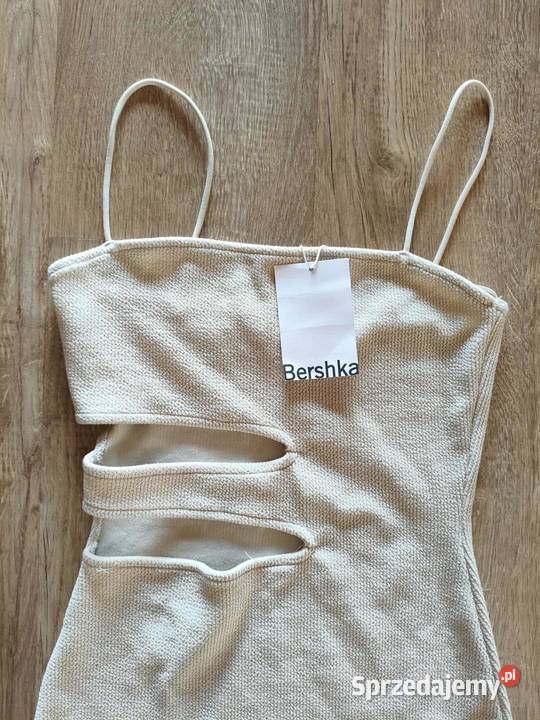 Nowa sukienka Bershka z wycięciami